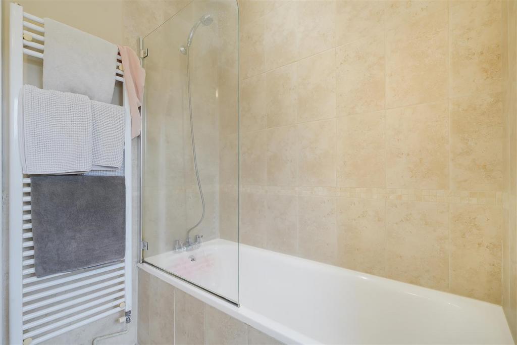 32 Greenstead Gardens
