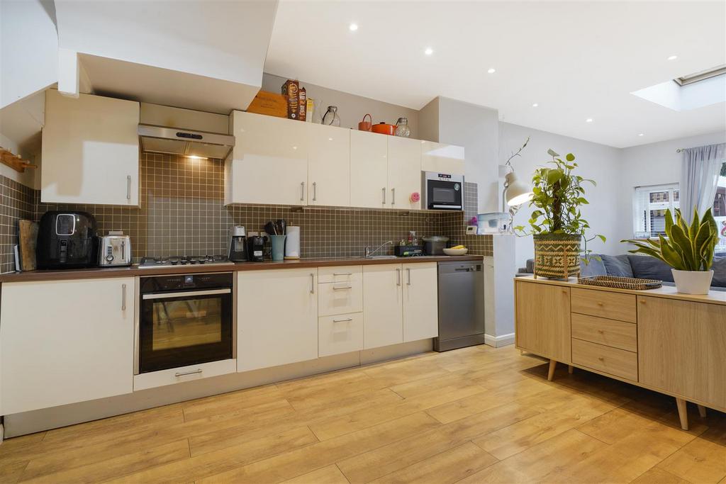 32 Greenstead Gardens