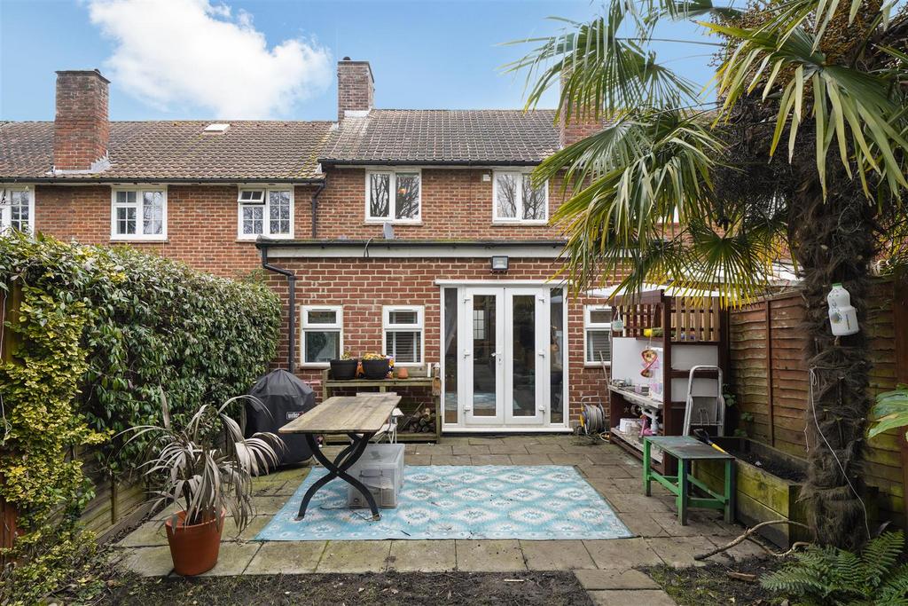 32 Greenstead Gardens