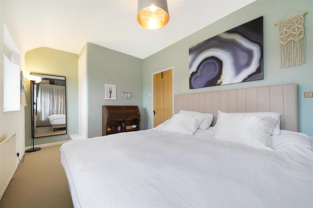 32 Greenstead Gardens