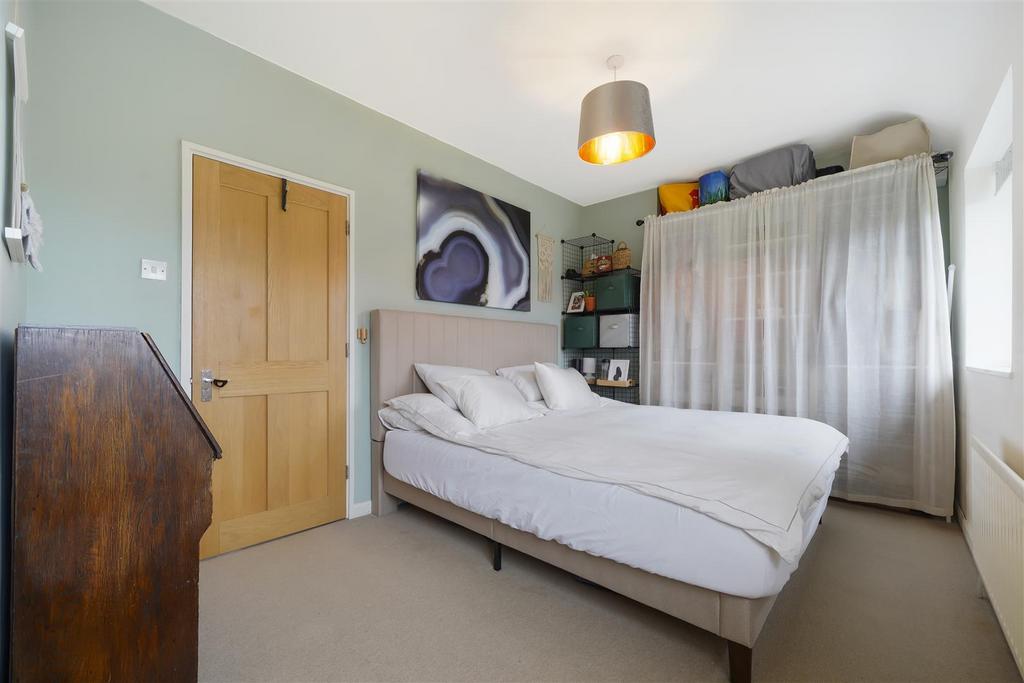 32 Greenstead Gardens