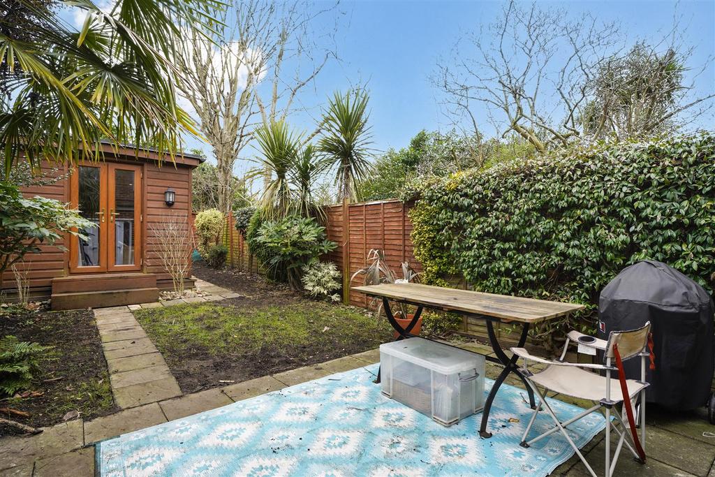 32 Greenstead Gardens