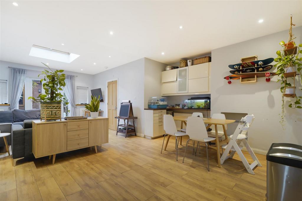 32 Greenstead Gardens