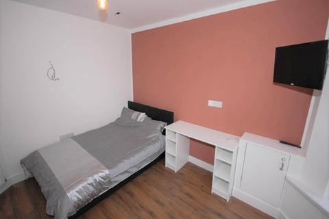 1 bedroom in a house share to rent, Malden Road, Kensington,