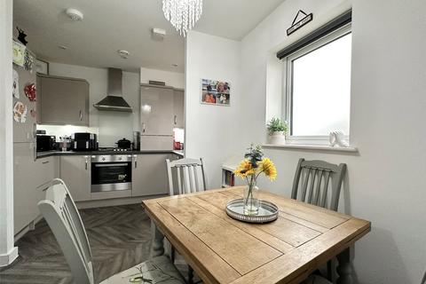 2 bedroom flat for sale, Fairlawn Crescent, Greenhithe, Kent, DA9