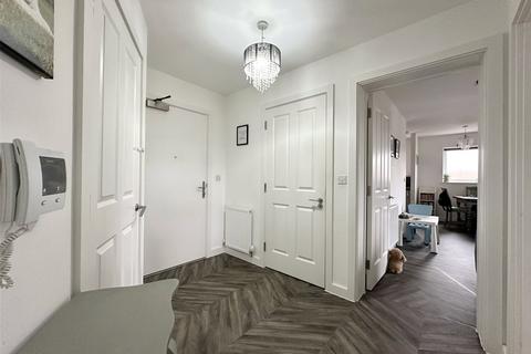 2 bedroom flat for sale, Fairlawn Crescent, Greenhithe, Kent, DA9