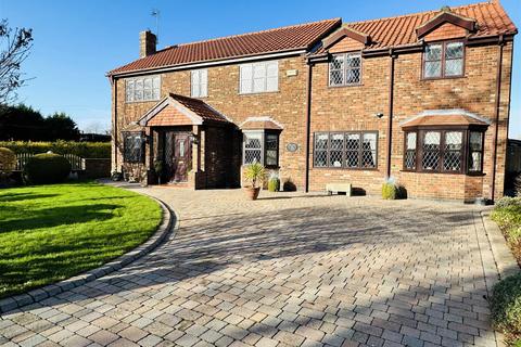 4 bedroom detached house for sale, Low Street, Swinefleet, Goole