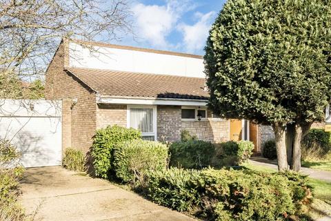 3 bedroom bungalow for sale, Beaufort Gardens, London SW16