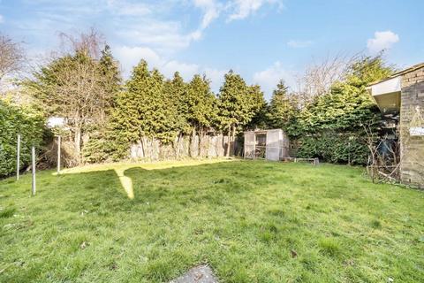 3 bedroom bungalow for sale, Beaufort Gardens, London SW16