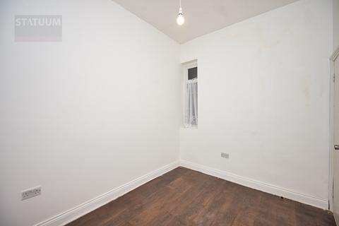 3 bedroom flat to rent, Kingswood Road, Goodmays, Redbridge, Ilford, Essex, IG3