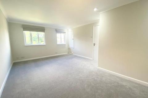 1 bedroom maisonette to rent, Bankside, Woking GU21