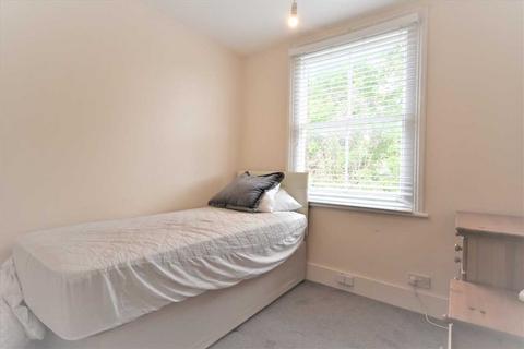 3 bedroom house to rent, Montgomery Road, Chiswick, Chiswick