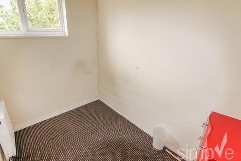 3 bedroom flat to rent, Marshall Drive, Hayes, Middlesex