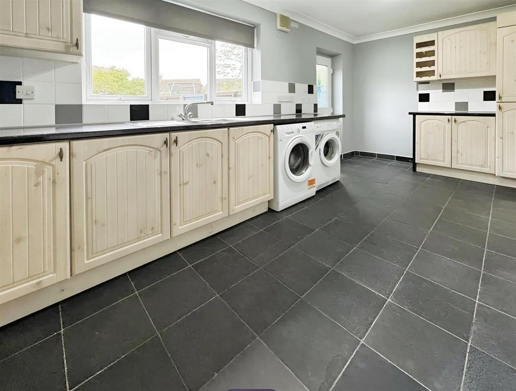 Ab8aef48-KITCHEN.jpg