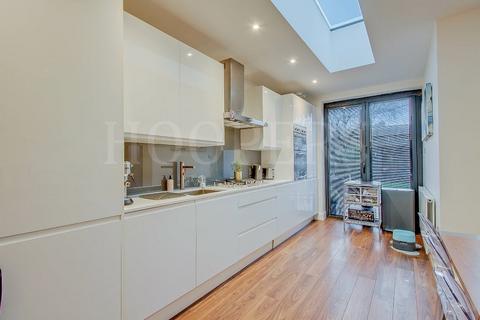 2 bedroom cottage for sale, Verney Street, London, NW10