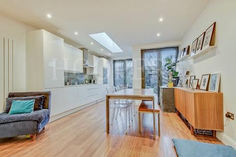 2 bedroom cottage for sale, Verney Street, London, NW10