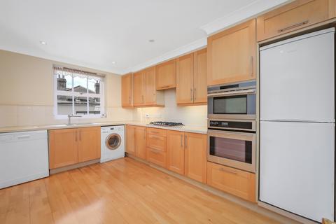 2 bedroom flat to rent, The Green, London N21