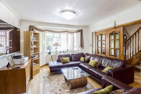 4 bedroom semi-detached house to rent, Cypress Avenue, Twickenham TW2