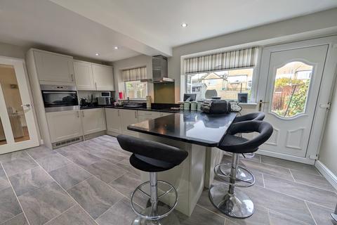 4 bedroom detached house for sale, Moor Croft, Eldwick,  Bingley