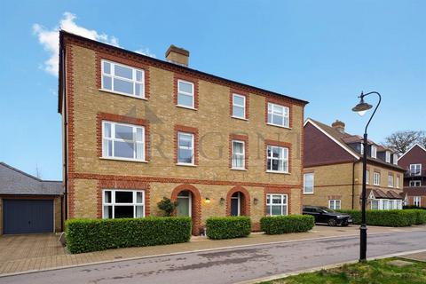 4 bedroom semi-detached house to rent, Sassoon Drive, Barnet, EN4