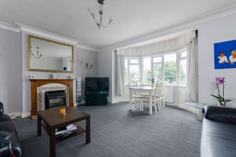 2 bedroom flat to rent, Ballards Lane n12, North Finchley, London, N12