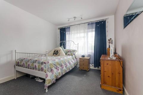 2 bedroom flat to rent, Ballards Lane n12, North Finchley, London, N12