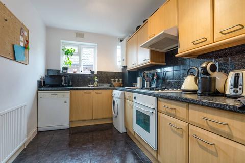 2 bedroom flat to rent, Ballards Lane n12, North Finchley, London, N12