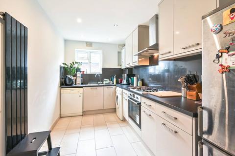 2 bedroom flat to rent, Ballards Lane n12, North Finchley, London, N12