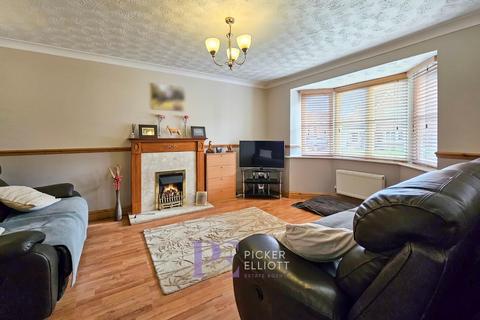 3 bedroom detached house for sale, Gainsborough Avenue, Hinckley LE10