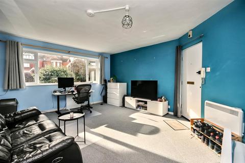 Studio for sale, Tutts Barn Lane, Eastbourne