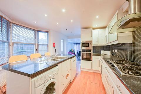 6 bedroom house to rent, Warham Road, Crouch End, London, N4