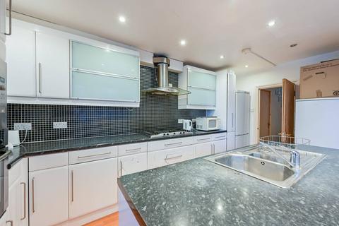 6 bedroom house to rent, Warham Road, Crouch End, London, N4