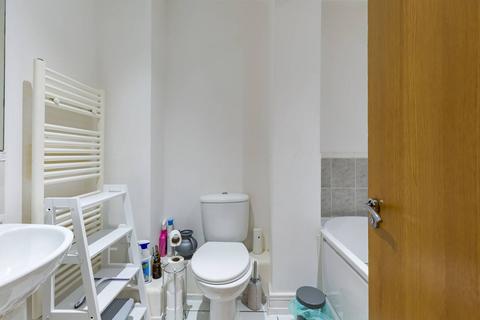 1 bedroom flat for sale, High Street, Stratford, London, E15