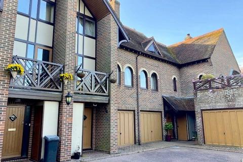 3 bedroom parking to rent, Palace Mews, Bishops Waltham SO32