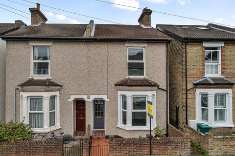 3 bedroom end of terrace house to rent, Park End Bromley BR1