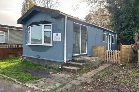 1 bedroom park home for sale, Romford, Essex, RM3