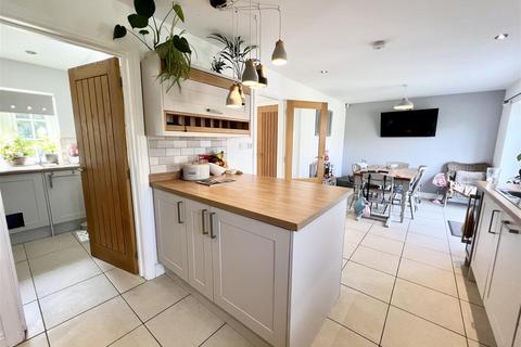 4 bedroom detached house to rent, Cook Lane, Ashbourne DE6