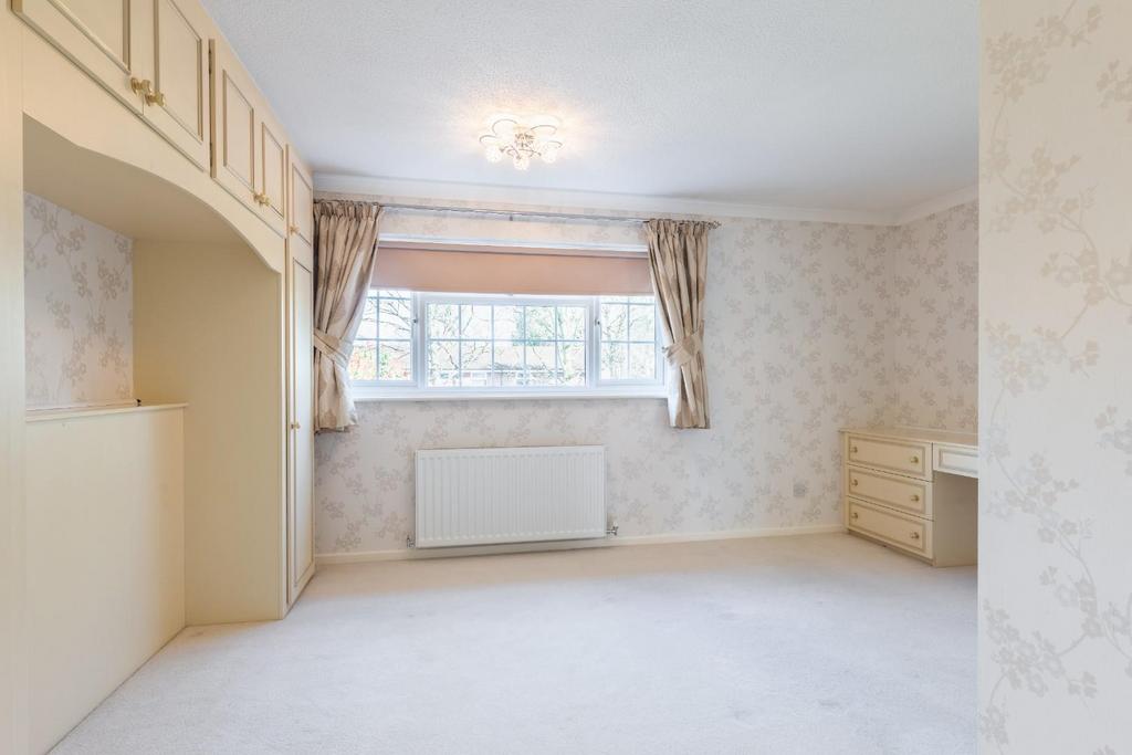 Master bedroom (rear)