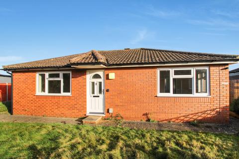2 bedroom bungalow for sale, Lawnside, Biggleswade, SG18