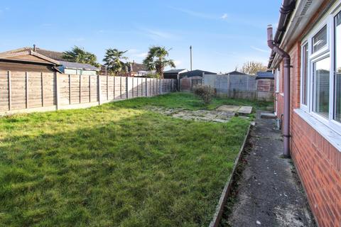 2 bedroom bungalow for sale, Lawnside, Biggleswade, SG18