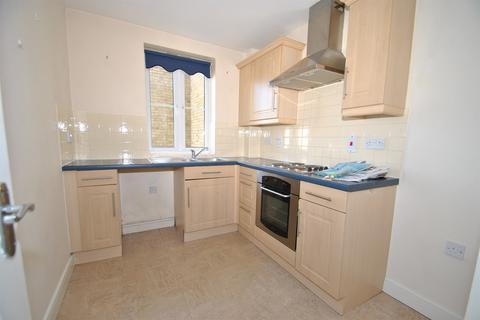 2 bedroom flat to rent, Holden Close, Braintree, CM7