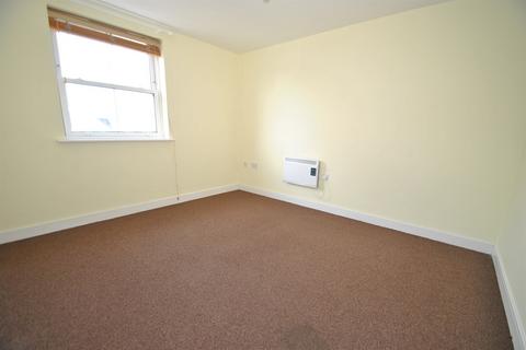 2 bedroom flat to rent, Holden Close, Braintree, CM7