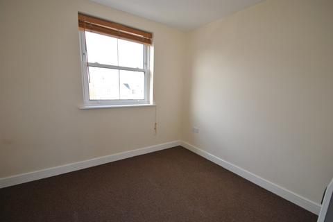 2 bedroom flat to rent, Holden Close, Braintree, CM7