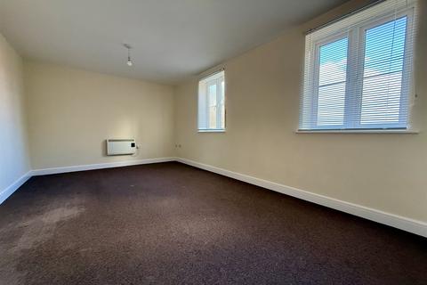 2 bedroom flat to rent, Holden Close, Braintree, CM7