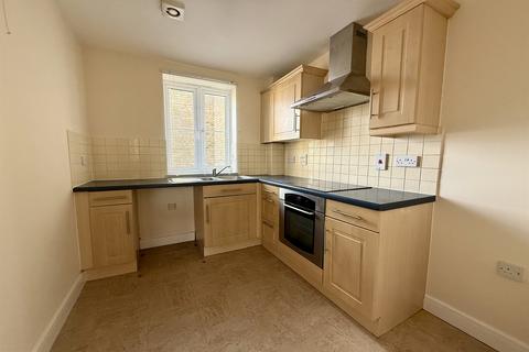 2 bedroom flat to rent, Holden Close, Braintree, CM7