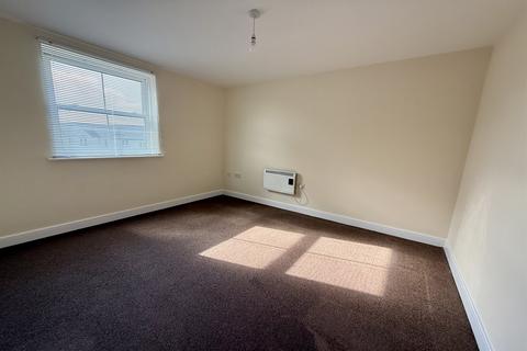 2 bedroom flat to rent, Holden Close, Braintree, CM7