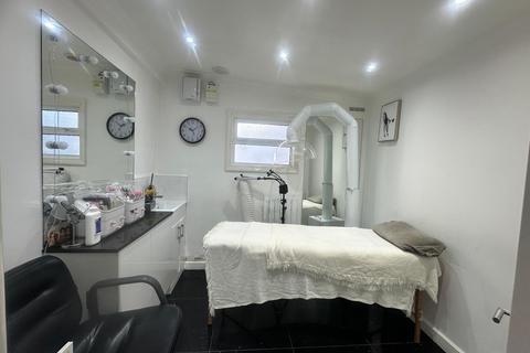 Hairdresser and barber shop to rent, Kenton Road, Harrow HA3