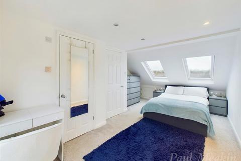 7 Tandridge Gardens, South Croydon, CR2 9HW