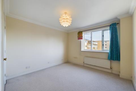 2 bedroom flat to rent, Gainsborough Court, Homesdale Road, Bromley, BR2