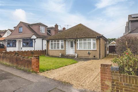 2 bedroom detached bungalow for sale, St. Andrews Crescent, Windsor